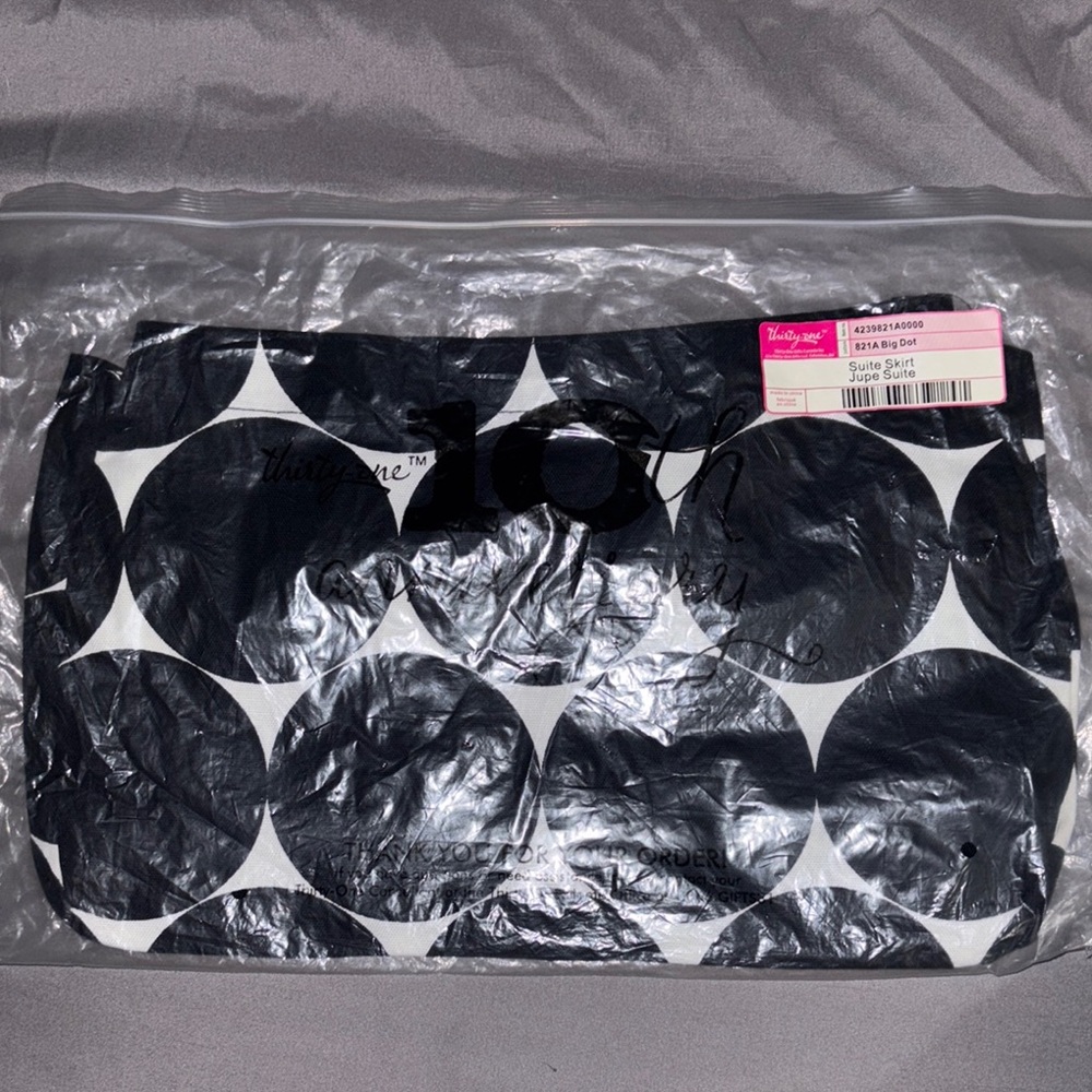 Thirty-One Suite Skirt Big Dot